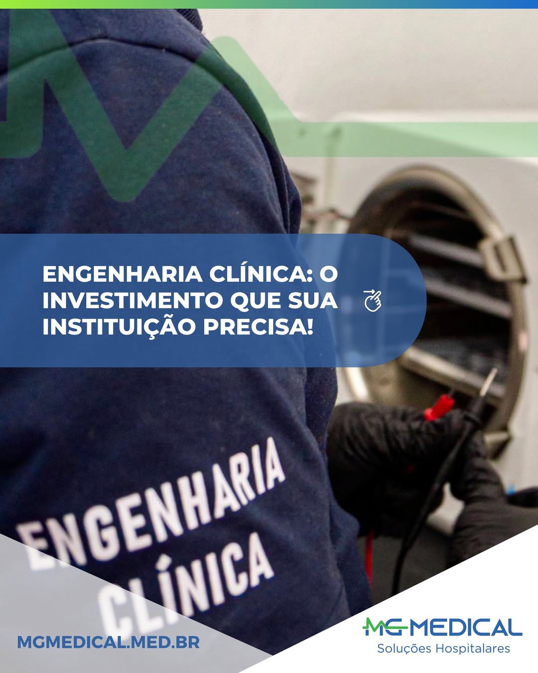Técnico da MG Medical em uniforme de Engenharia Clínica realizando manutenção em equipamento hospitalar